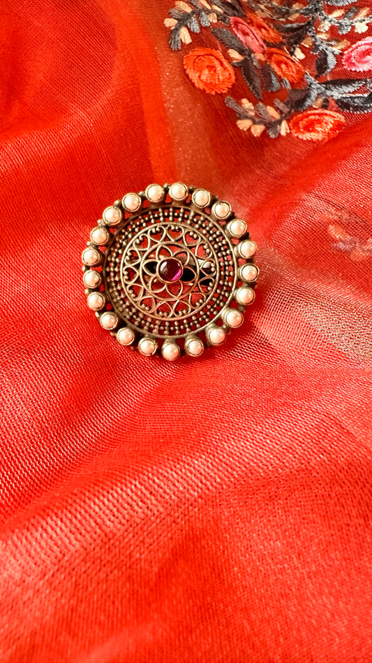 RAAJSHI. Pearl ring in pure silver