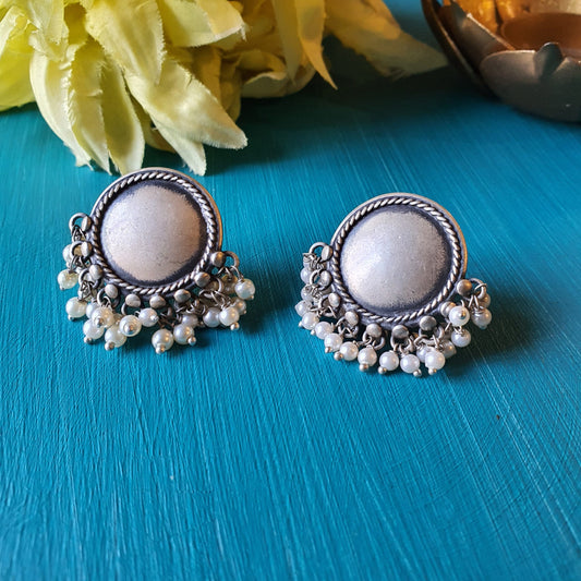 SHASHI. The moon studs .