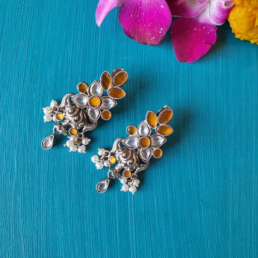 SHAMIANA. The yellow stone kundan studs