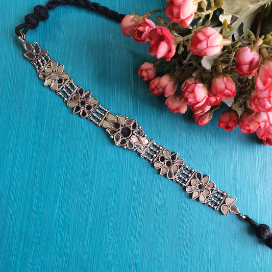 ANAAMIKA. The very pretty mirrorwork choker .