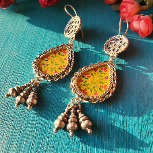 GENDA. Gorgeous sunny yellow  handpainted danglers.